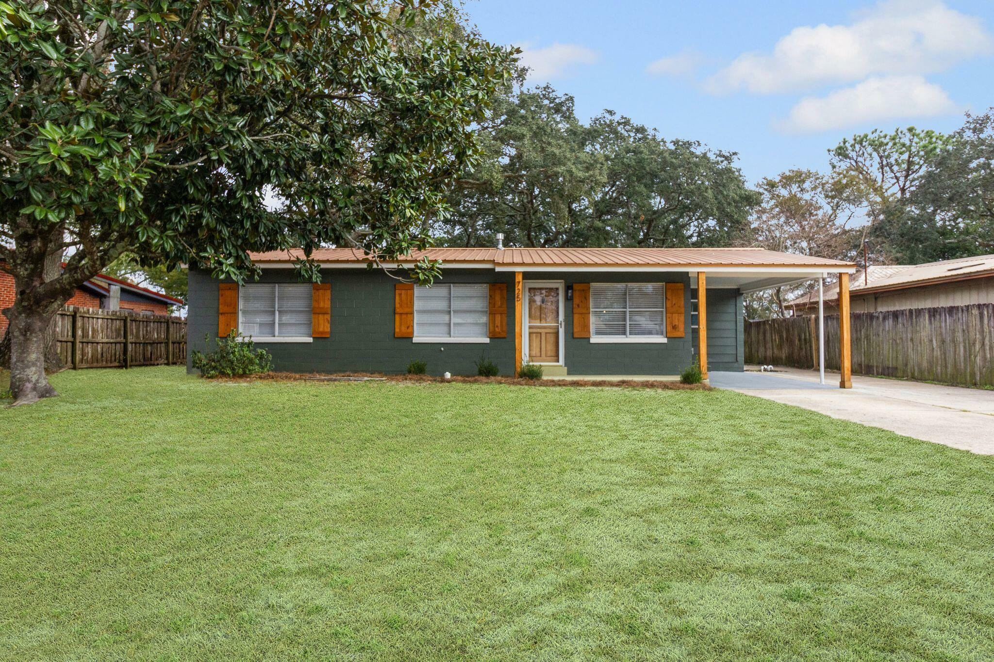 Property Photo:  725 Tuxedo Drive  FL 32547 