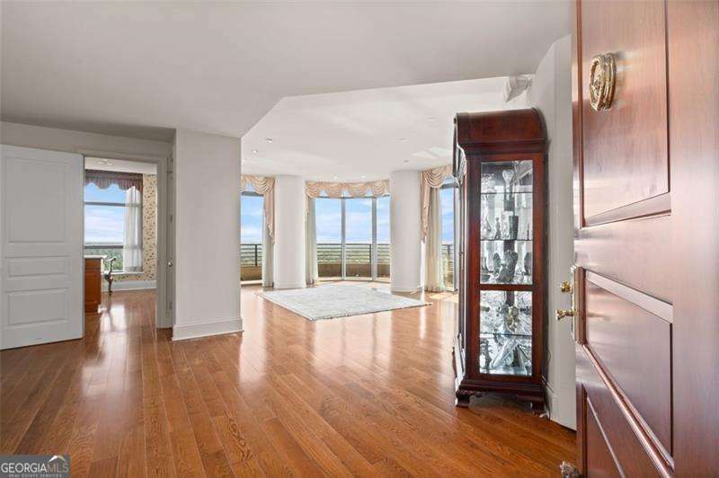 Property Photo: 750 Park Avenue NE 21E GA 30326