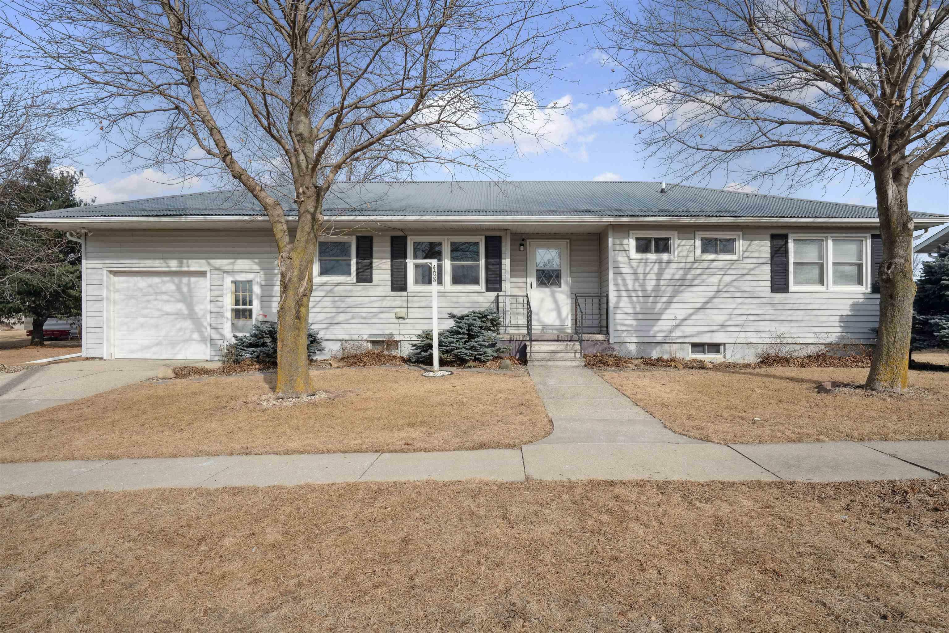 Property Photo:  408 E Morrison Street  IA 52042 