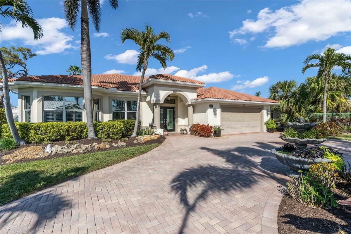 Property Photo: 612 Cadiz Road FL 34285