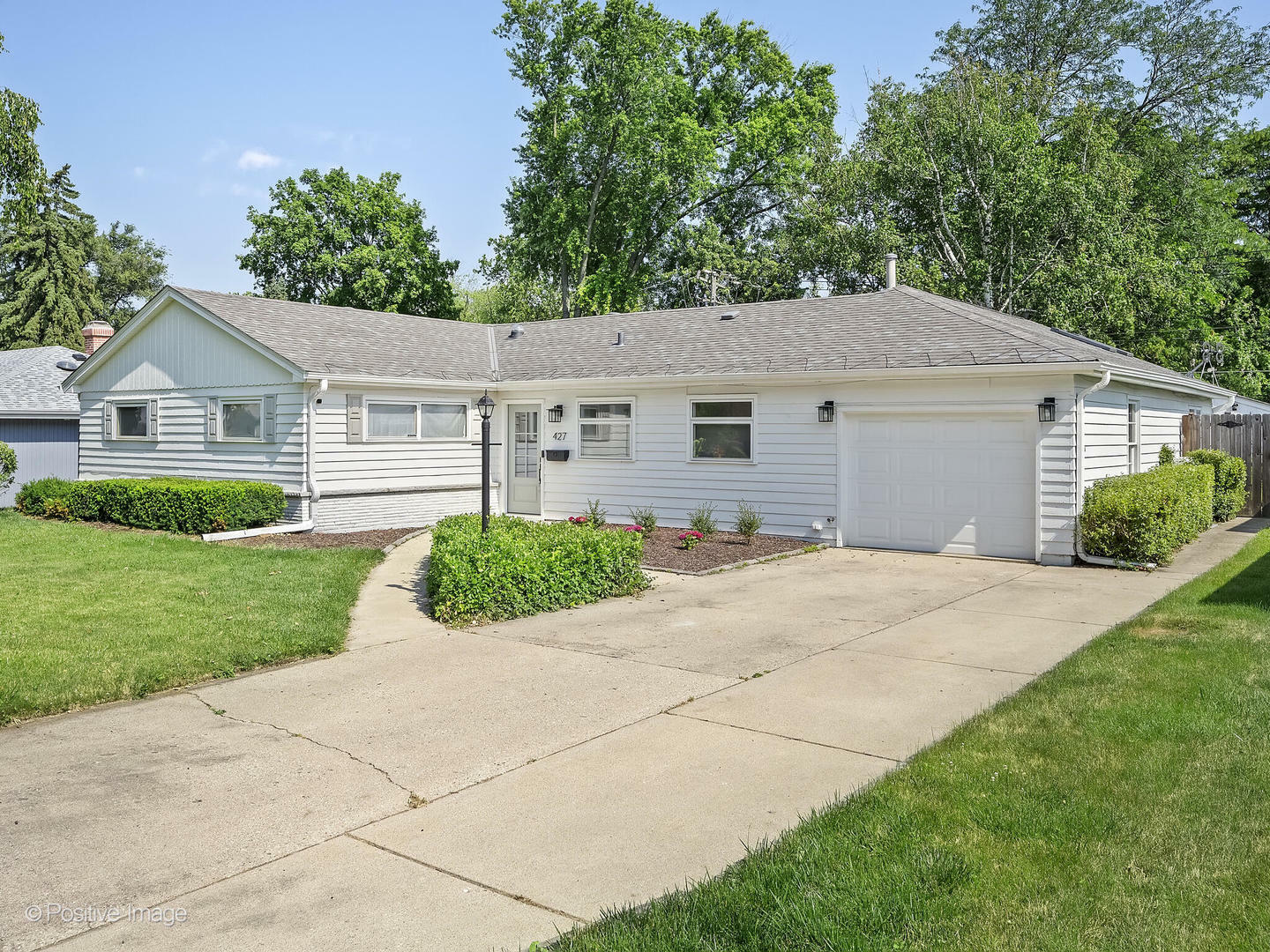 Property Photo:  427 Turf Lane  IL 60187 