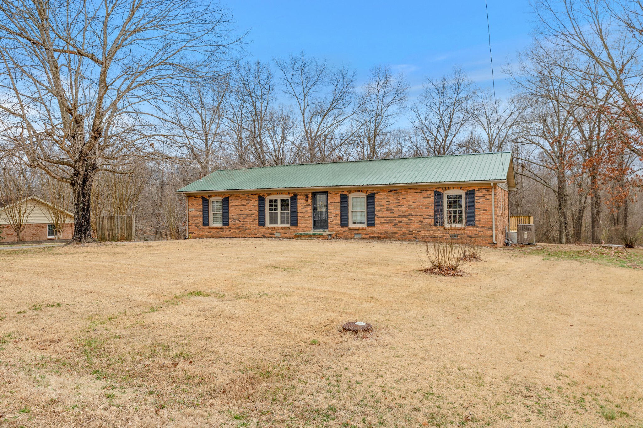 Property Photo: 308 Leader Dr TN 37134