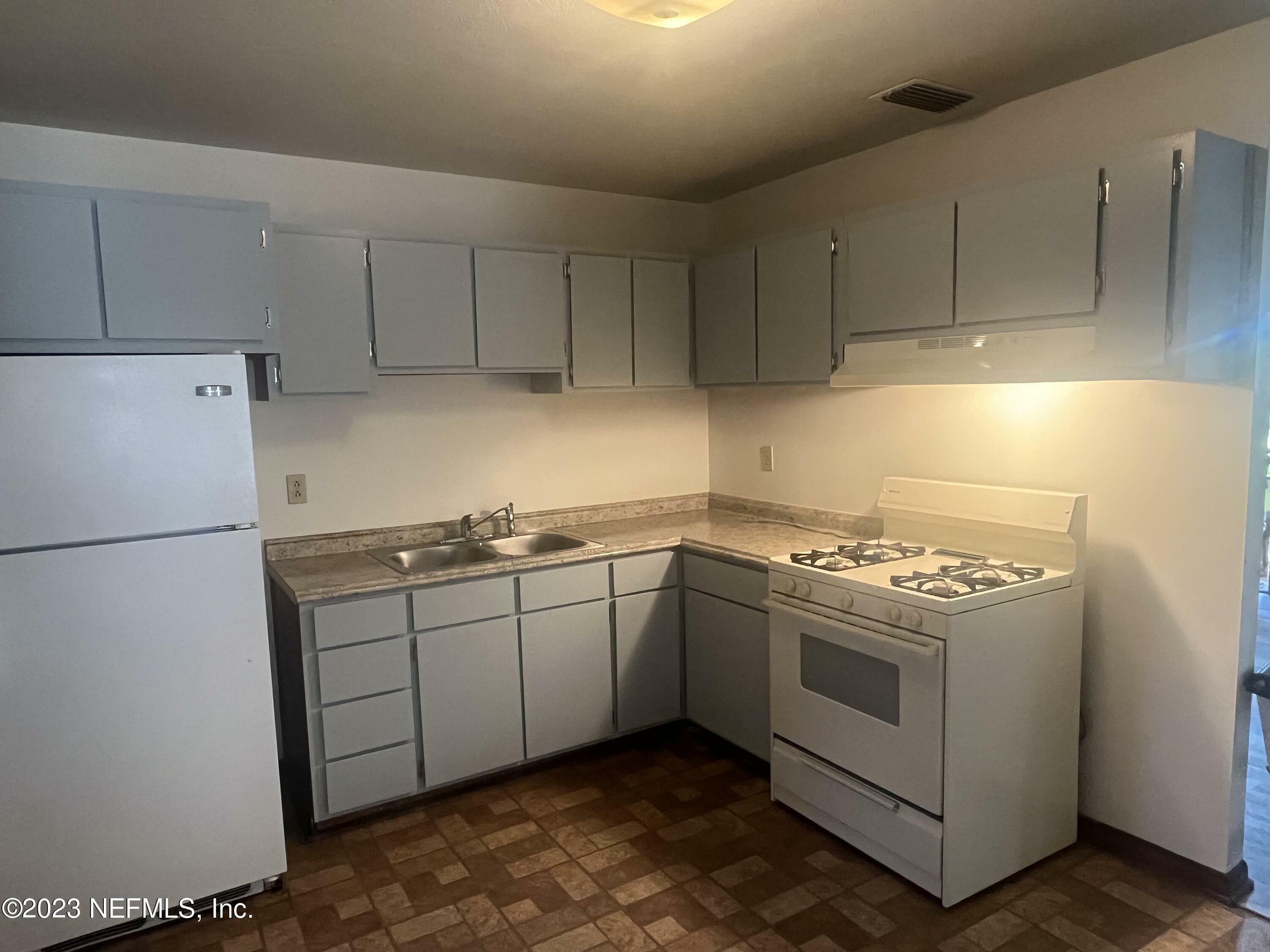 Property Photo:  1215 N 18th Street  FL 32177 