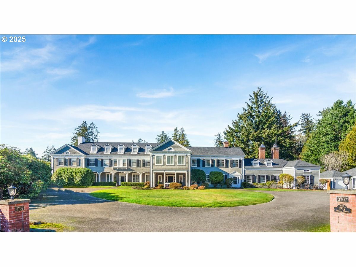 Property Photo: 3707 SW 52nd Pl 1 OR 97221