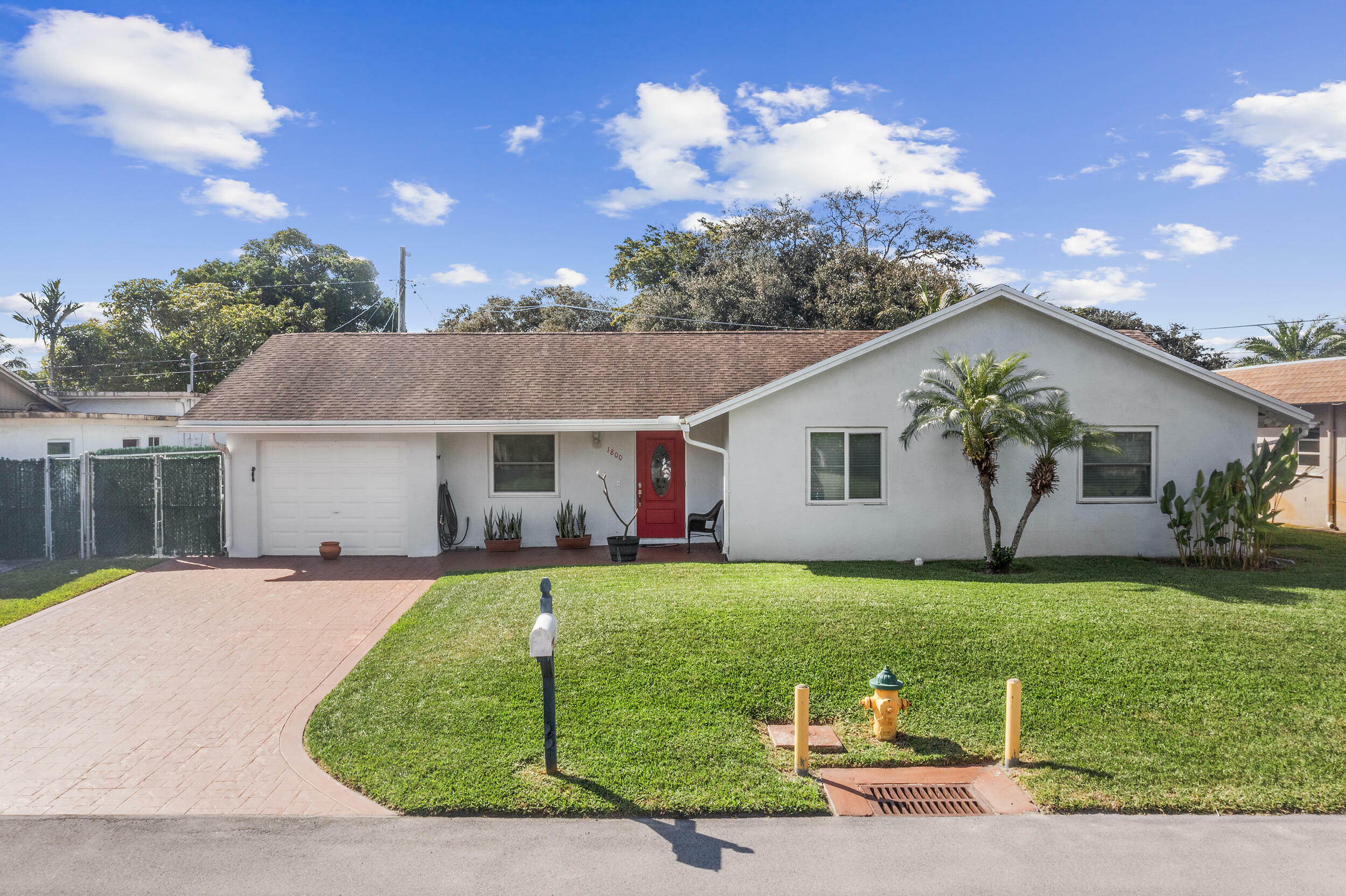 Property Photo:  1800 SW 95th Terrace  FL 33025 