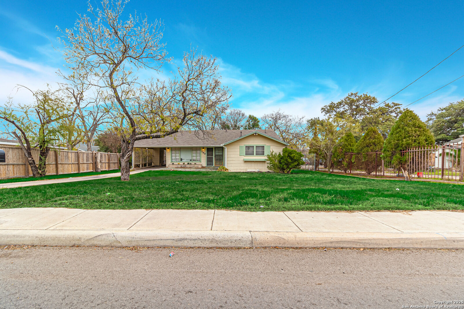 Property Photo: 138 Palm Dr TX 78228