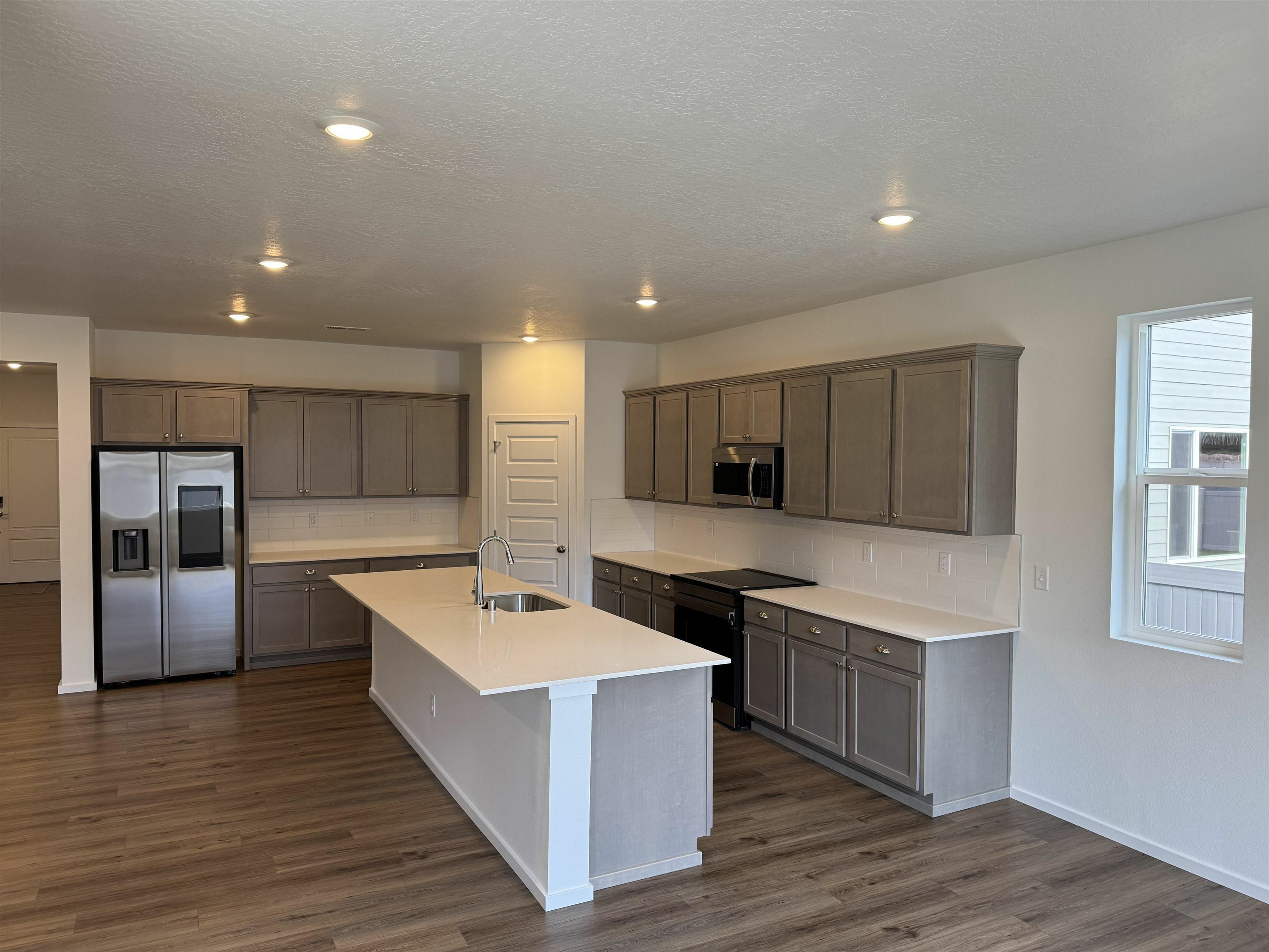 Property Photo: 207 W Pheasant Bluff Ave WA 99224