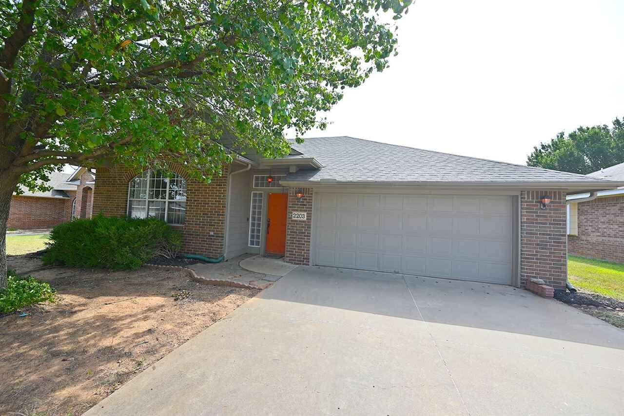 Property Photo: 2203 N Burdick Street OK 74075