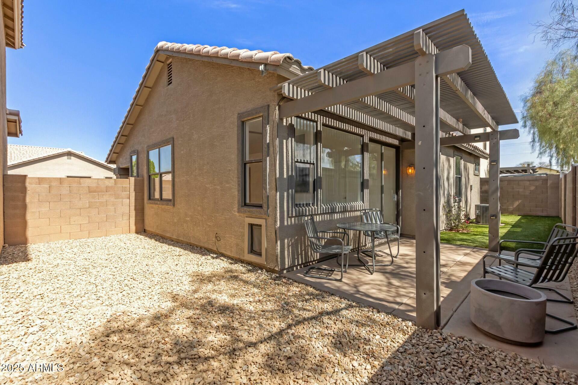 Property Photo:  1425 S Lindsay Road 18  AZ 85204 