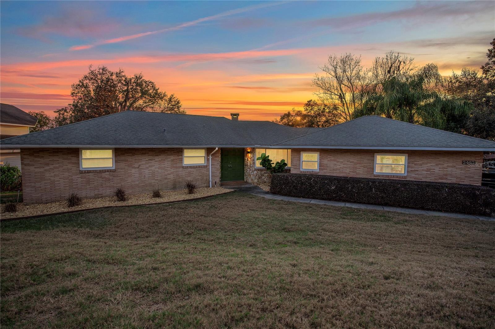 Property Photo: 2422 Topping Place FL 32726