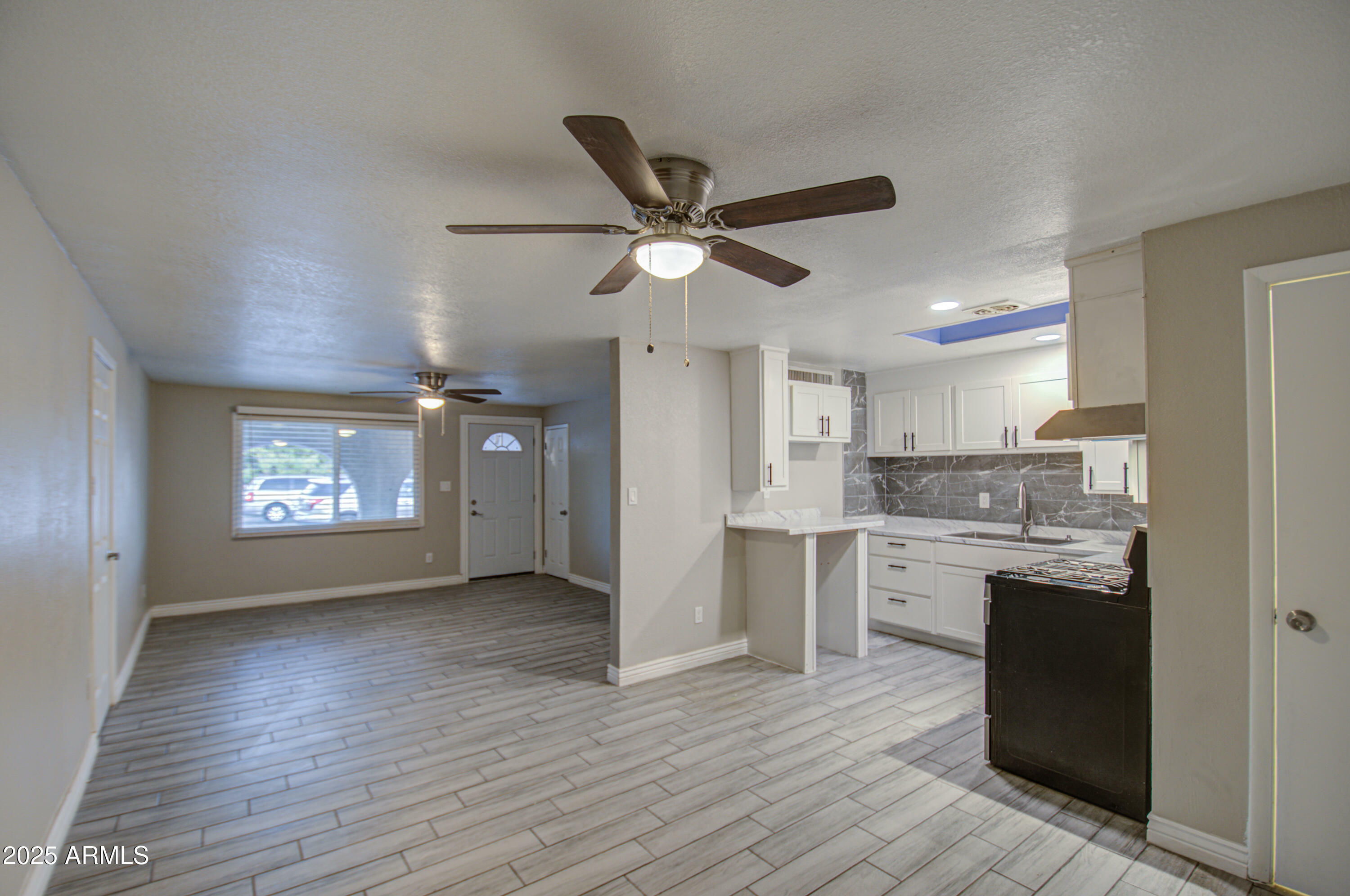 Property Photo: 1630 N 58th Avenue AZ 85035