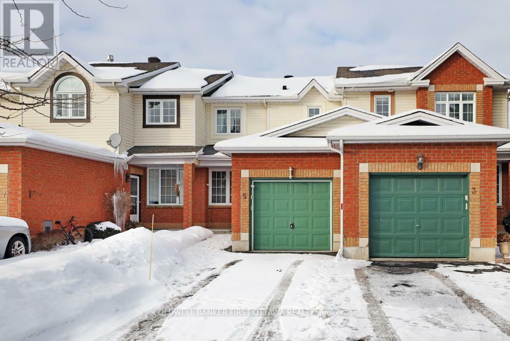 Property Photo:  5 Margrave Avenue  ON K1T 3Y3 