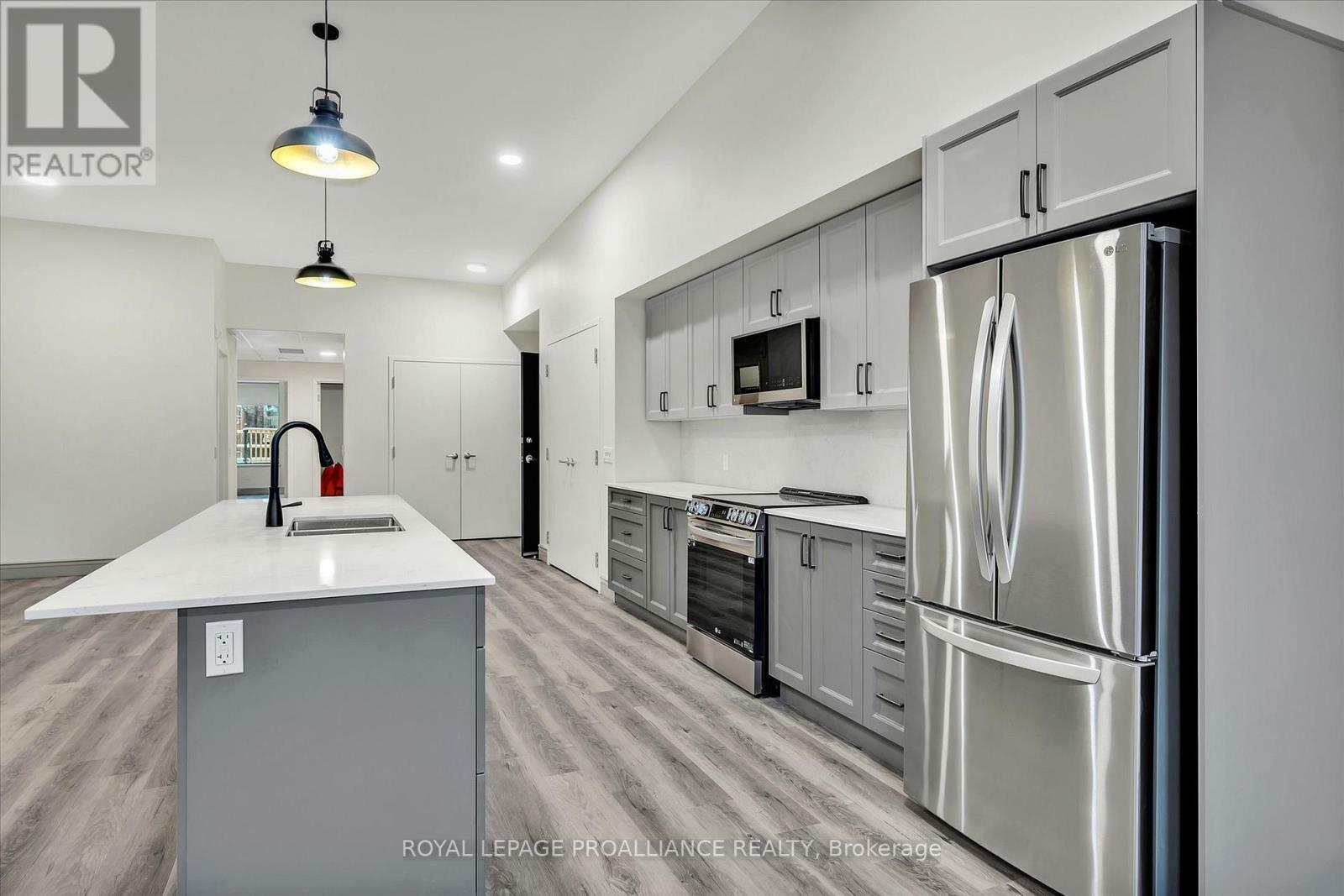 Property Photo:  380 George Street 2B  ON K9H 3R3 