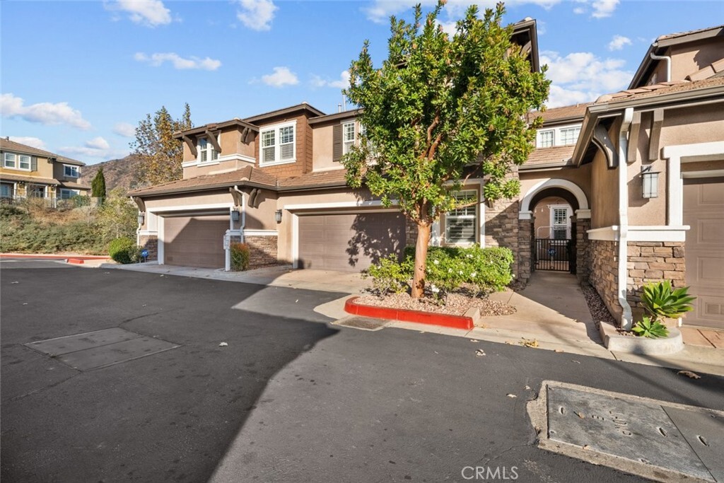 Property Photo: 16410 Nicklaus Drive 142 CA 91342