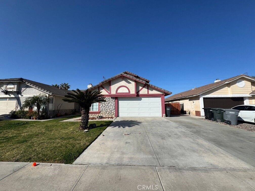 Property Photo:  1884 Avenida San Sebastian  CA 92571 