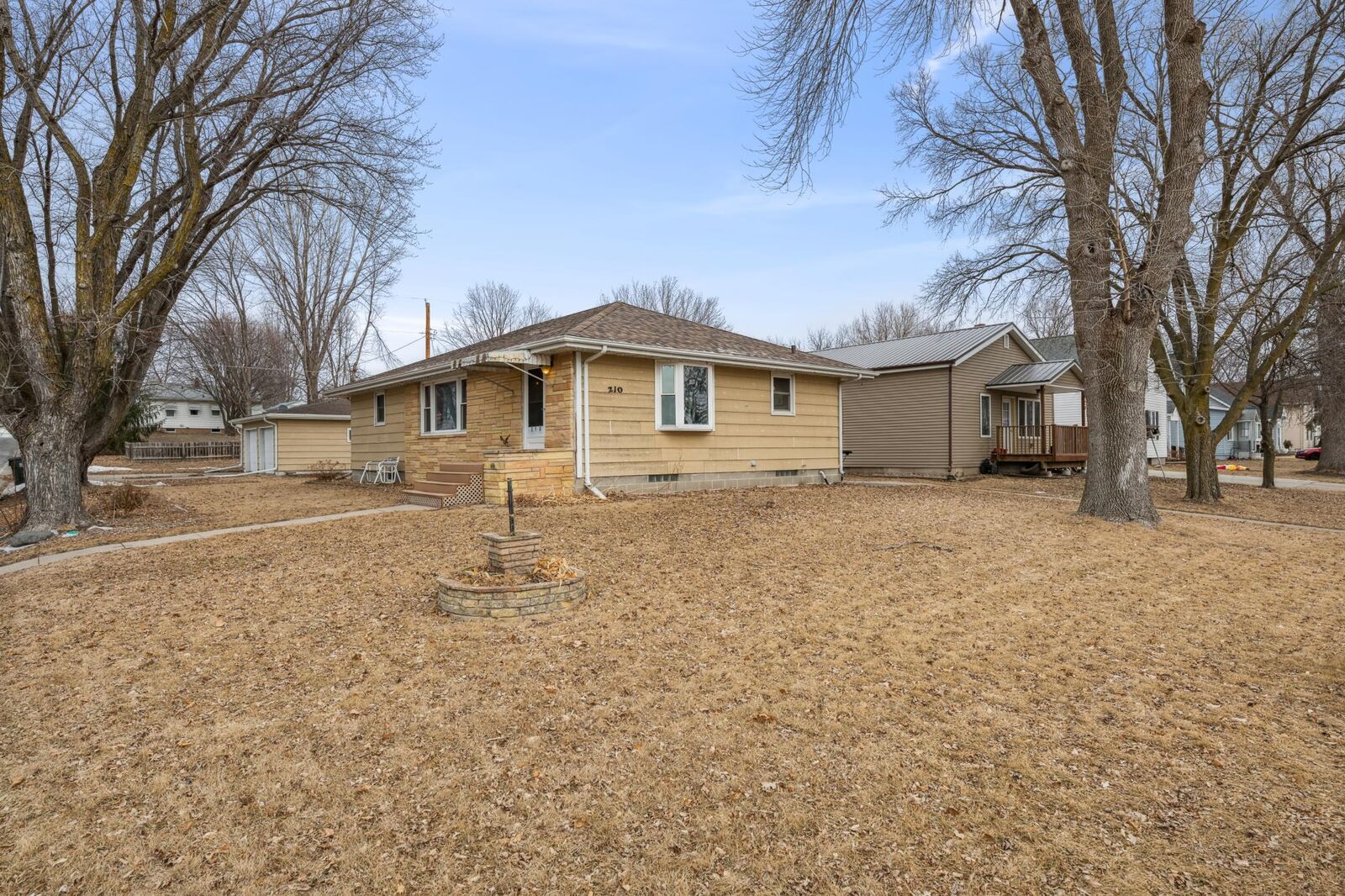 Property Photo: 210 8th Street MN 55334