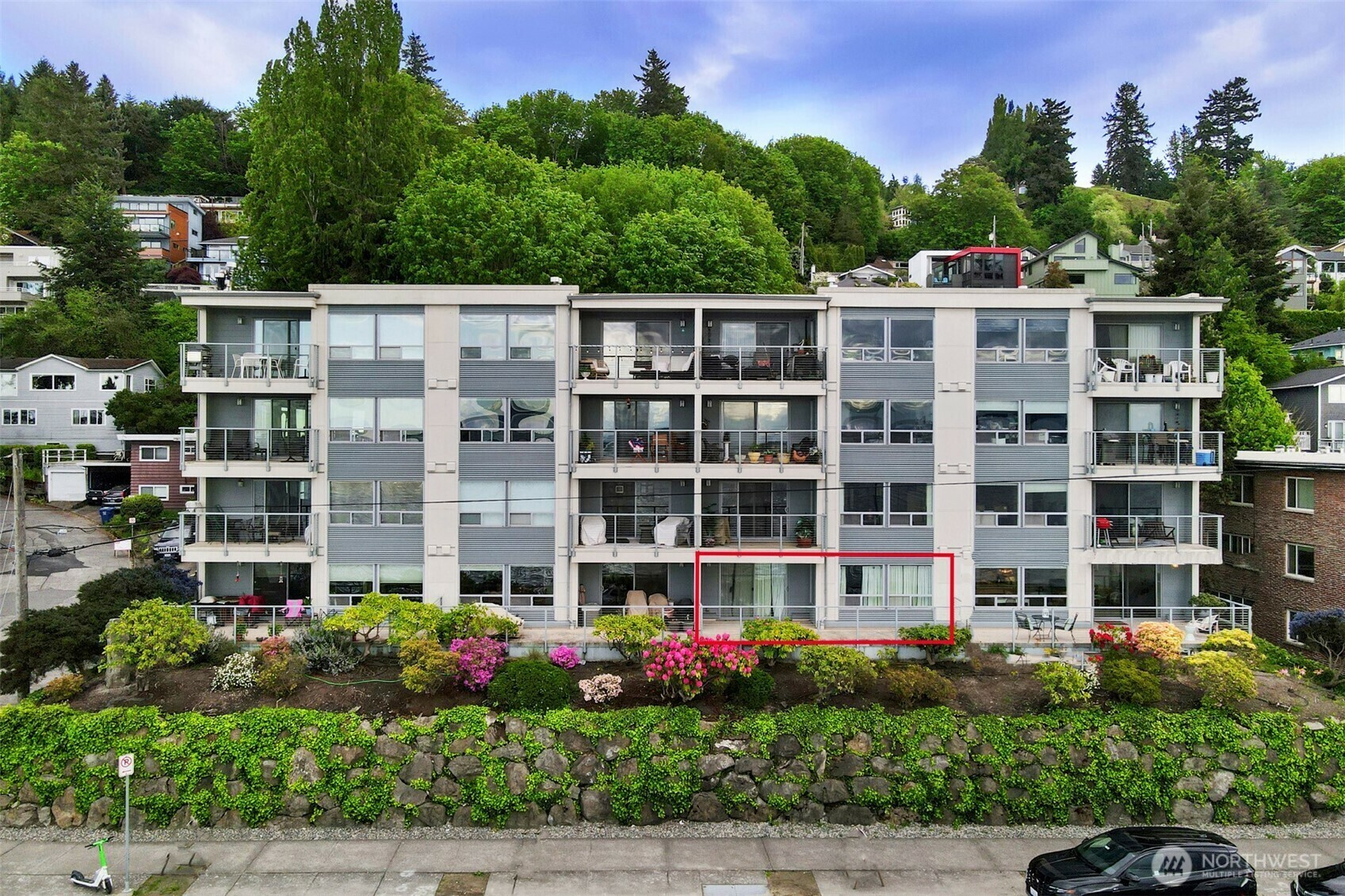 Property Photo:  2200  Alki Avenue SW 102  WA 98116 