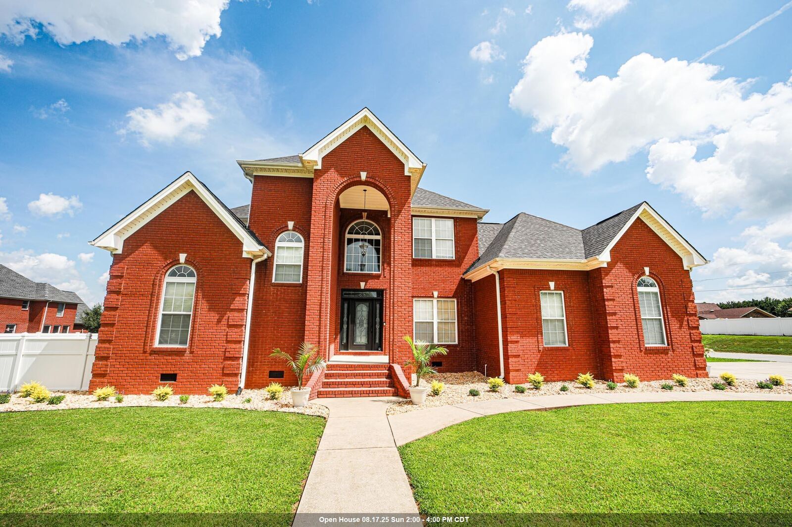 Property Photo:  711 Beverly Dr  AL 35661 - MUSCLE S 