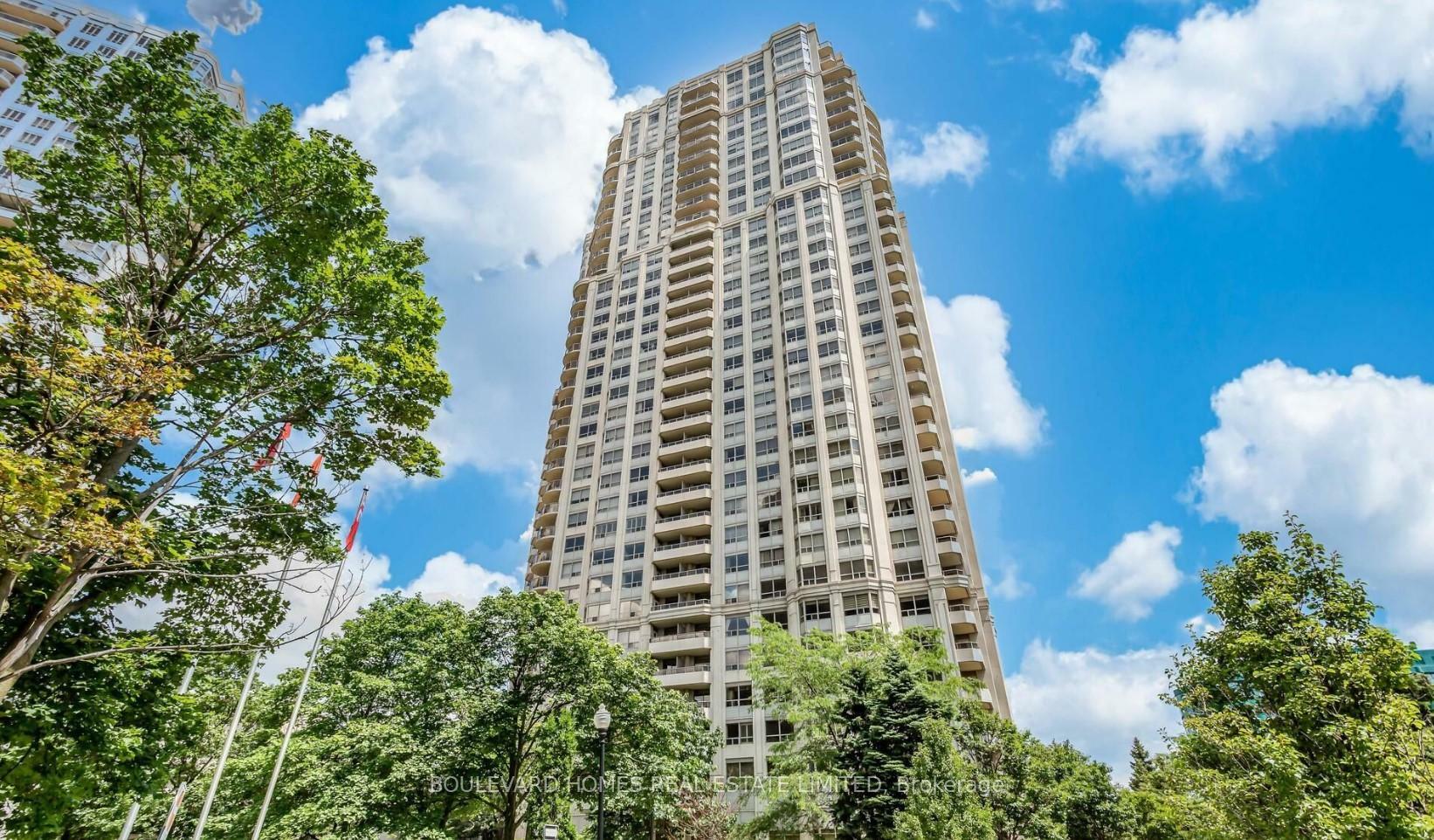 Property Photo: 25 Kingsbridge Garden Circle 2121 ON L5R 4B1