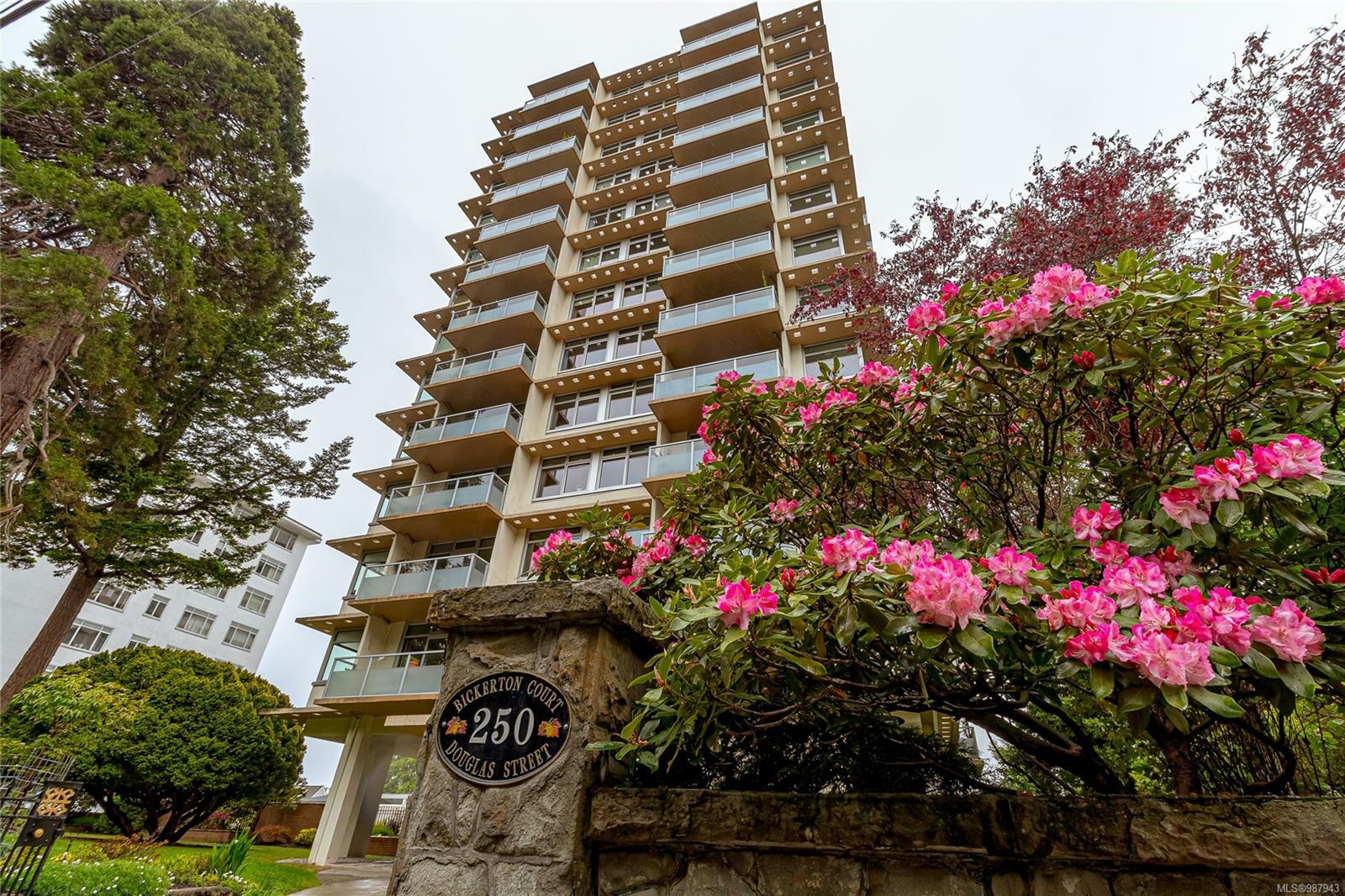 Property Photo: 250 Douglas St 1201 BC V8V 2P4