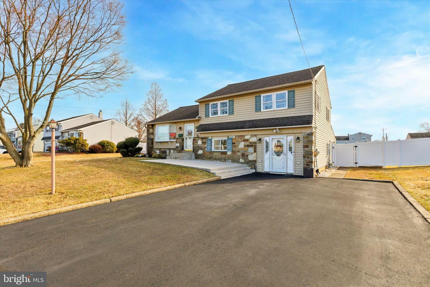 Property Photo:  1239 Dahlia Road  PA 18974 