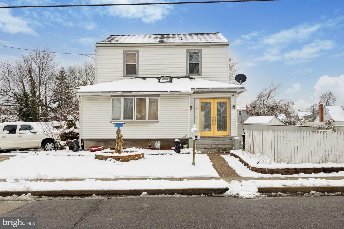 Property Photo:  37 N Ridgeway Avenue  PA 19036 