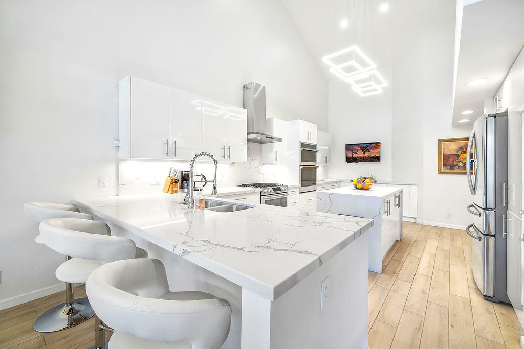 Property Photo:  192 Kavenish Drive  CA 92270 