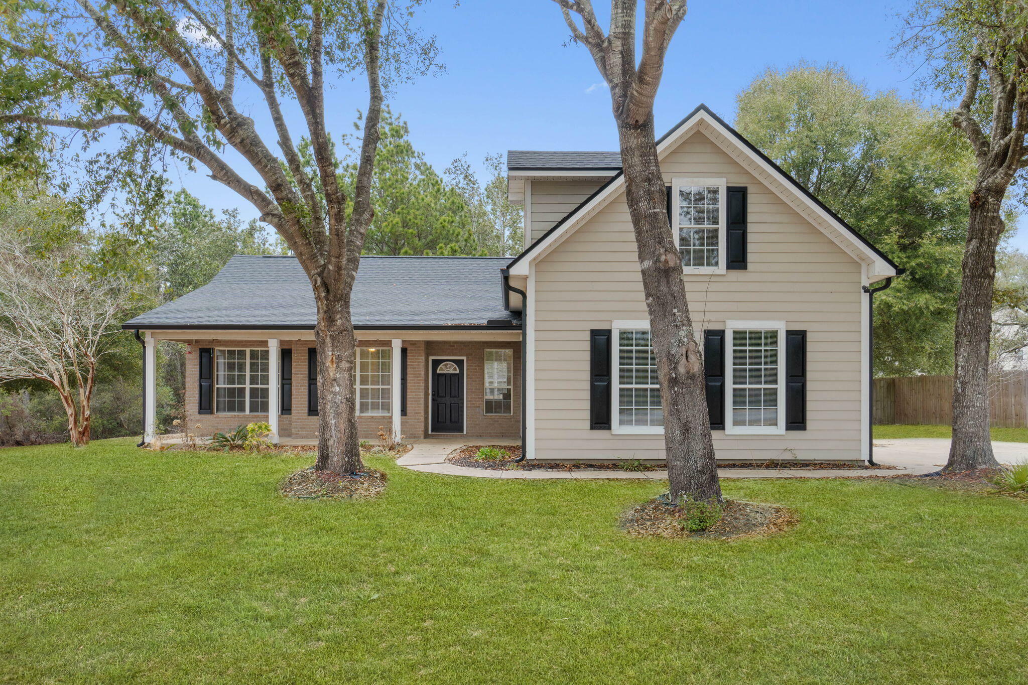 Property Photo: 206 Bur Oak Circle FL 32536