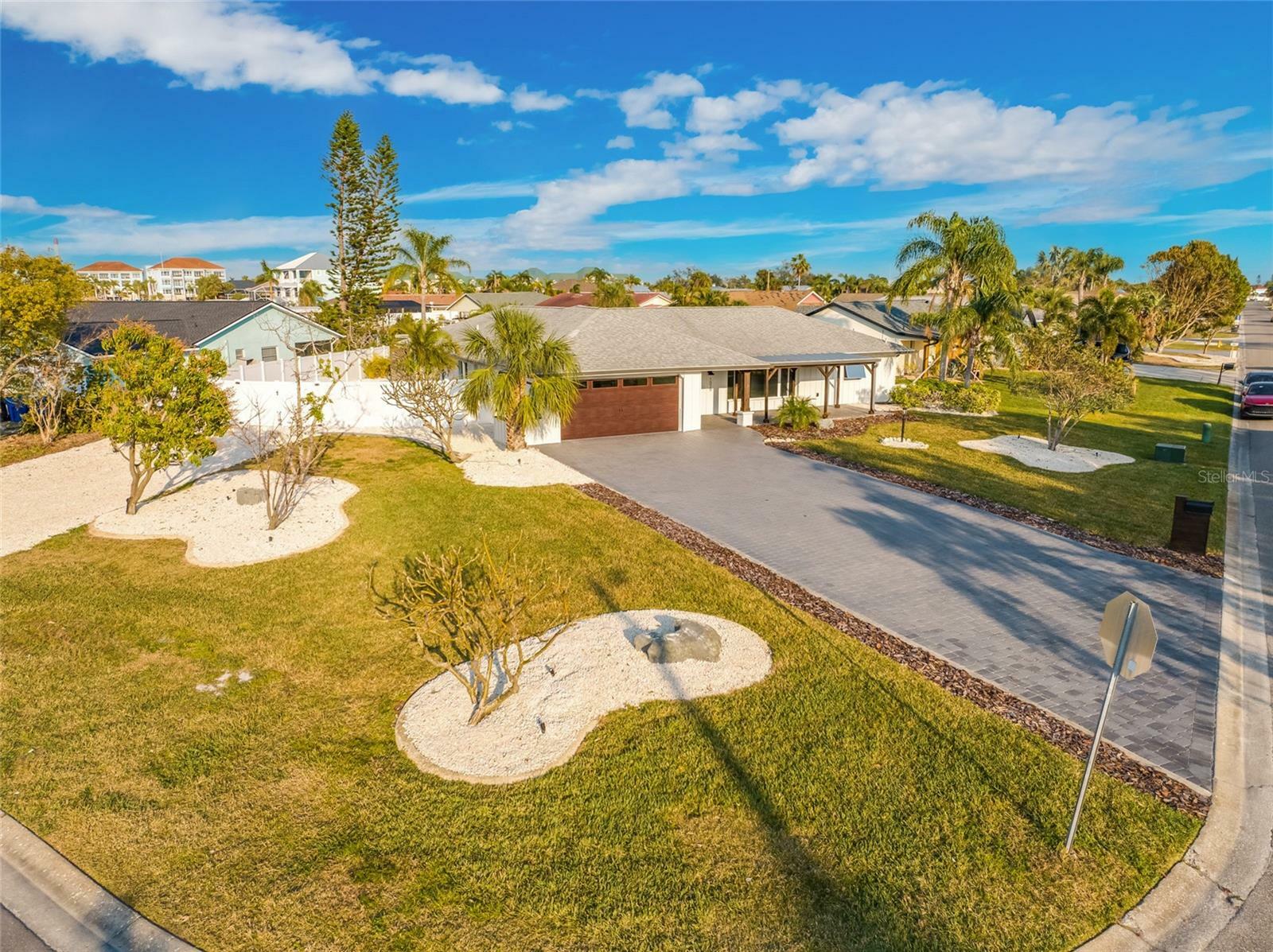 Property Photo: 1029 Bal Harbour Drive FL 33572
