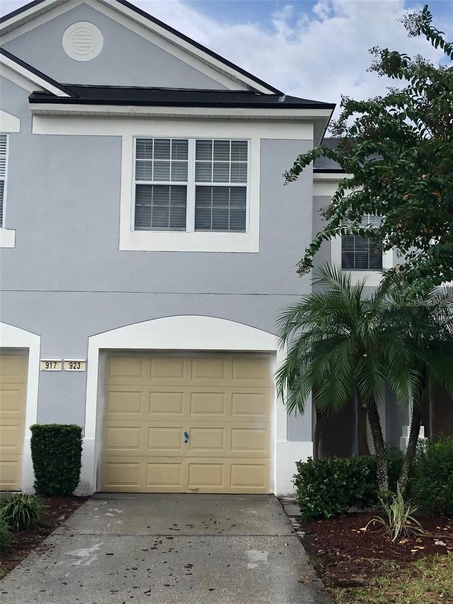 Property Photo: 923 Rock Harbor Avenue FL 32828