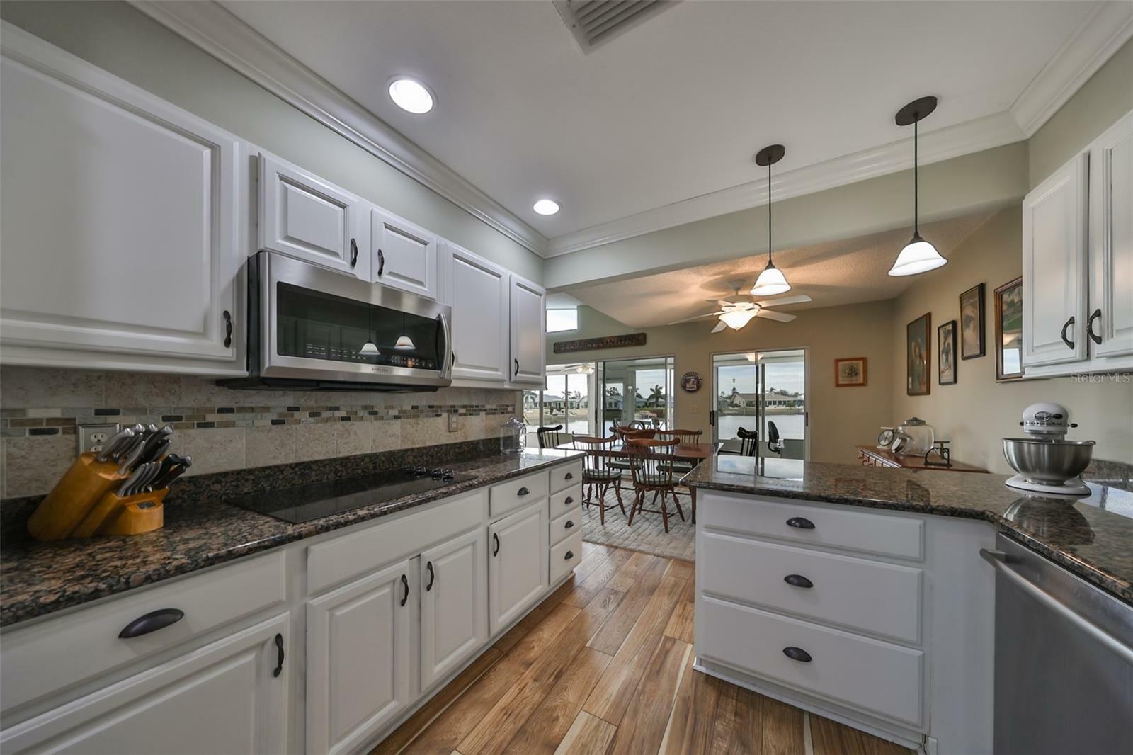 Property Photo:  407 Blackhawk Circle  FL 33573 