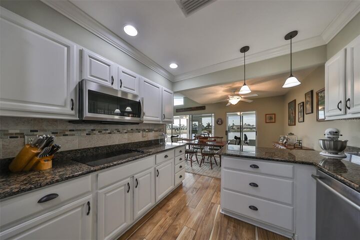 Property Photo:  407 Blackhawk Circle  FL 33573 