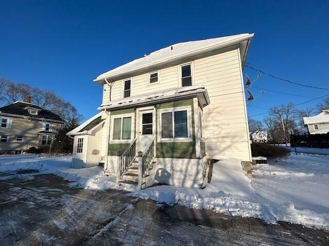 Property Photo:  301 Pleasant St 303  WI 53149 