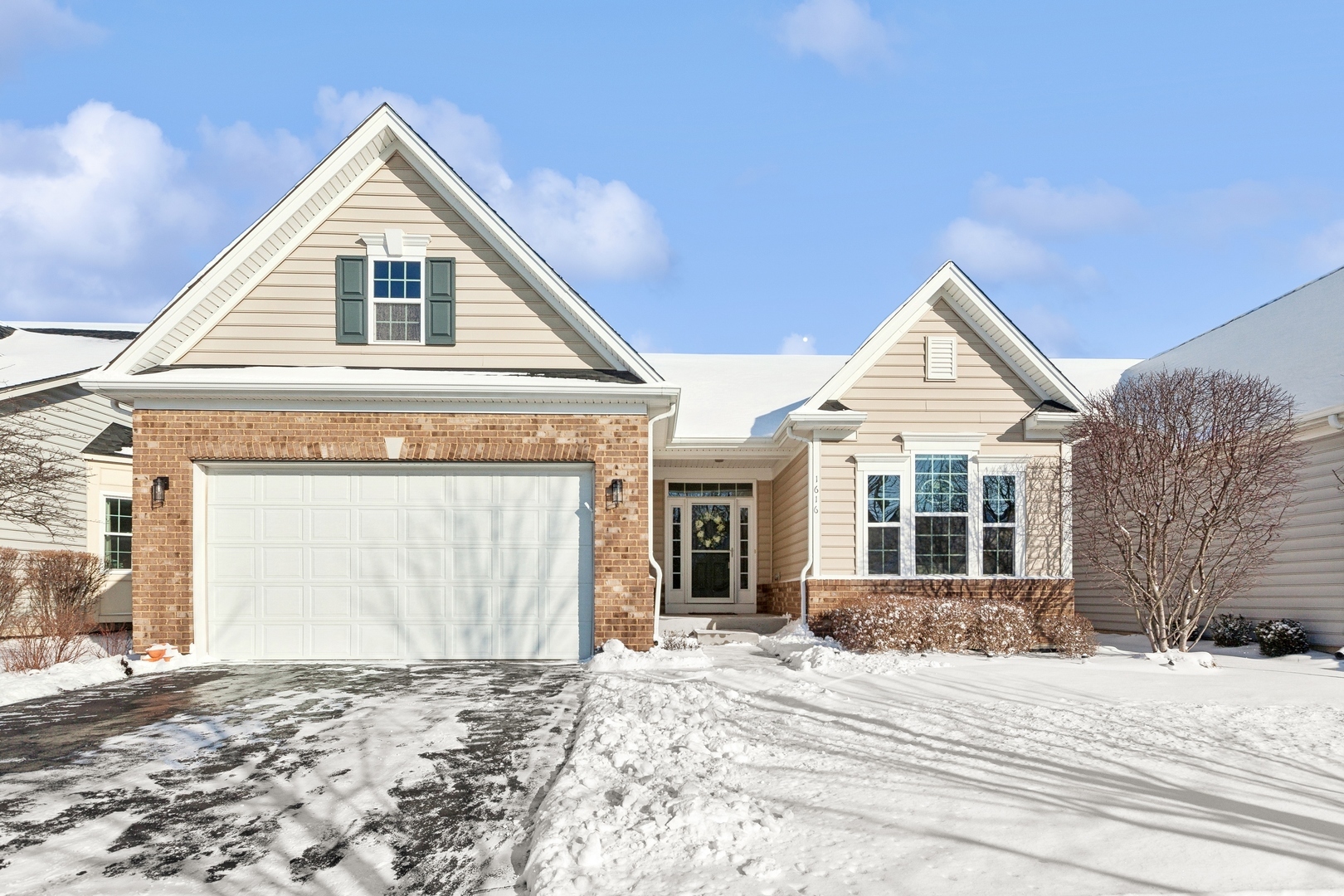 Property Photo:  1616 Colchester Lane  IL 60502 