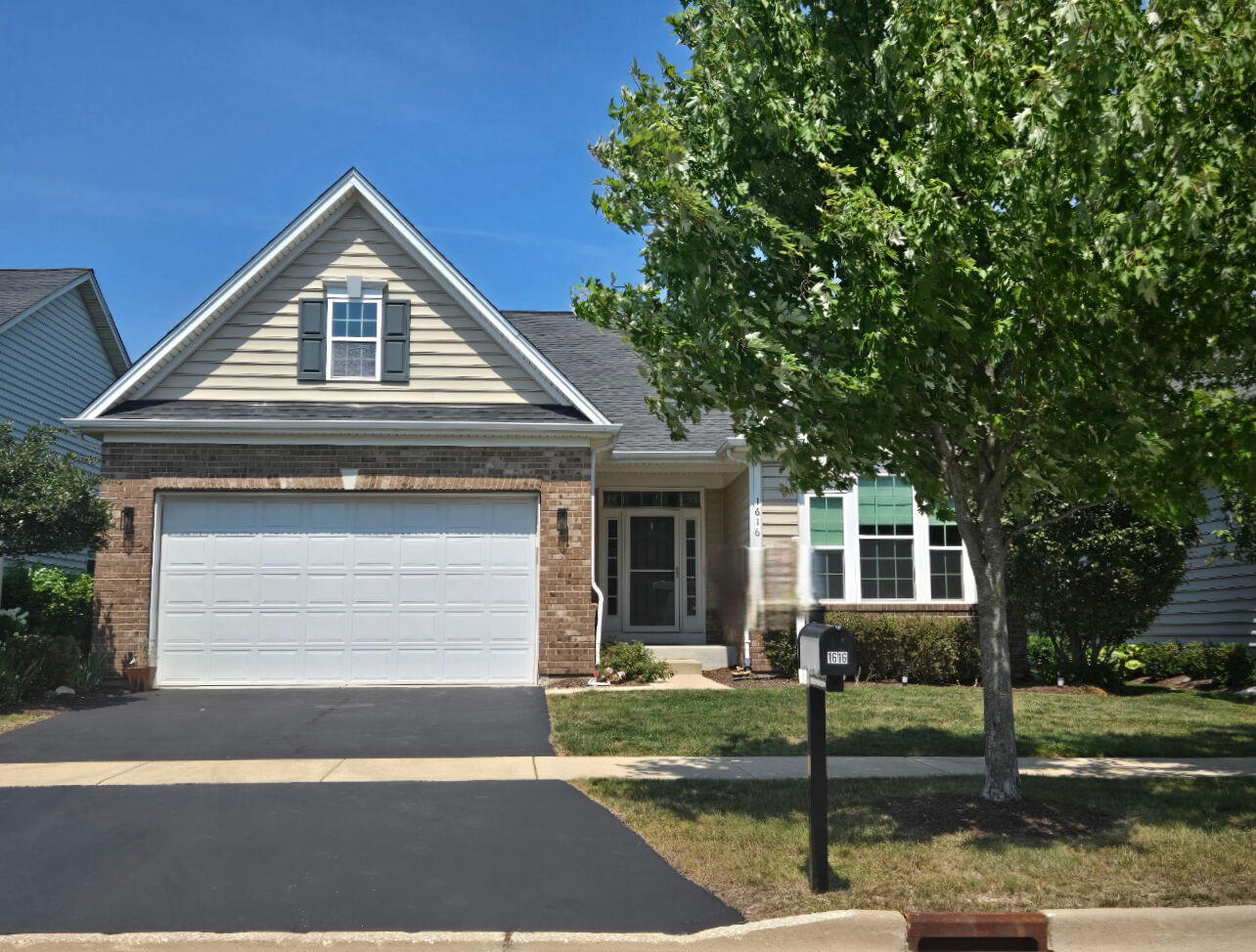 Property Photo: 1616 Colchester Lane IL 60502