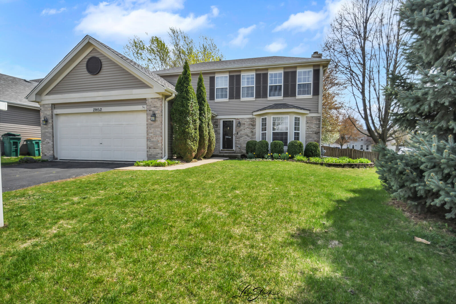 Property Photo: 21853 W Knollwood Drive IL 60544