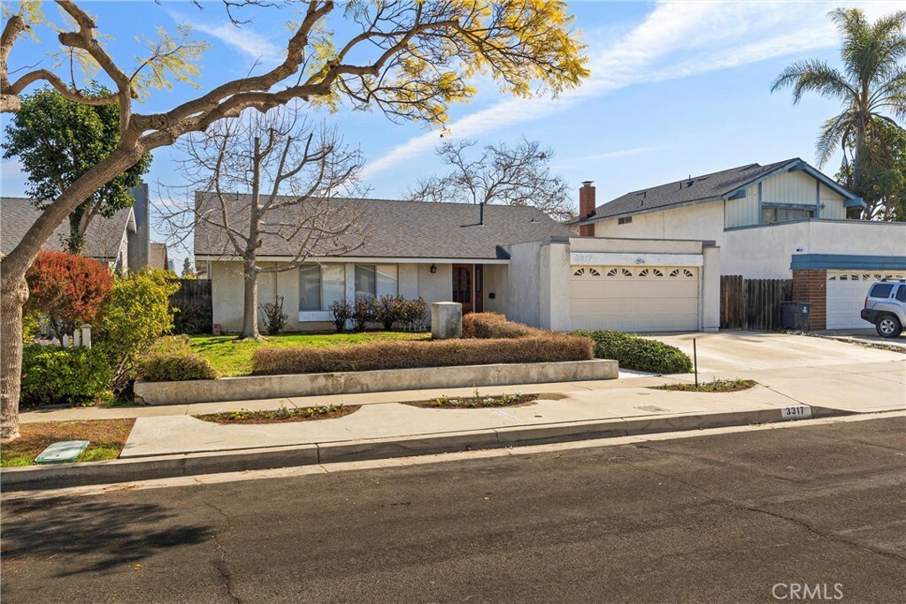Property Photo:  3317 S Woodland Place  CA 92707 