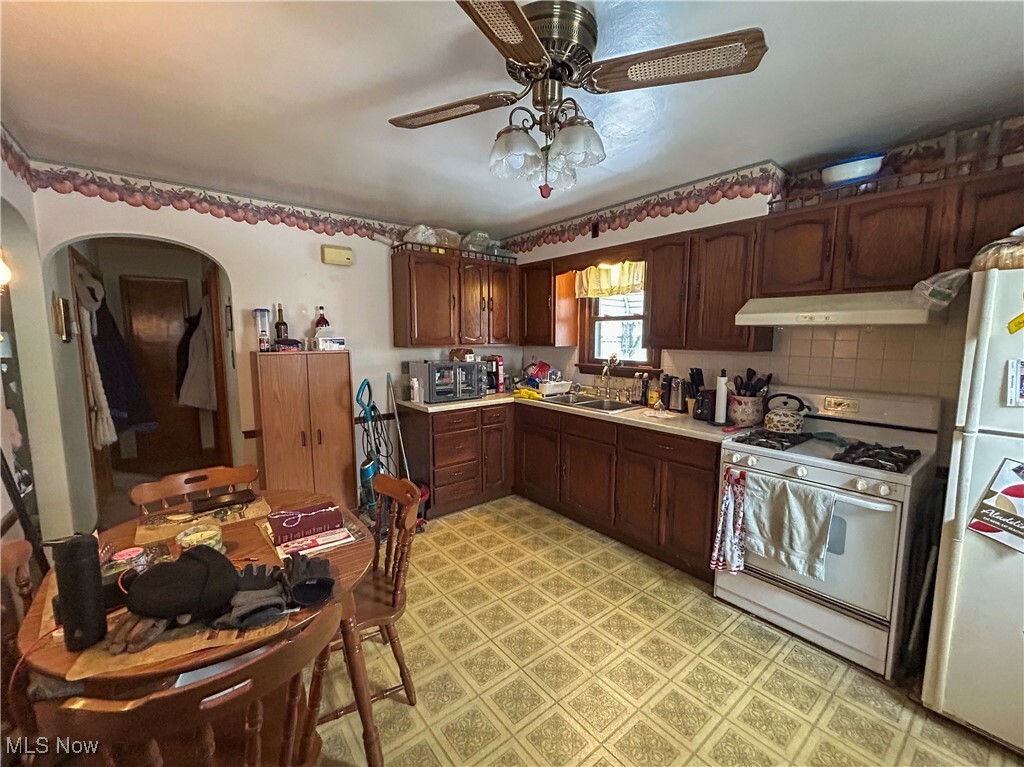 Property Photo:  6902 Trenholm Road  OH 44512 