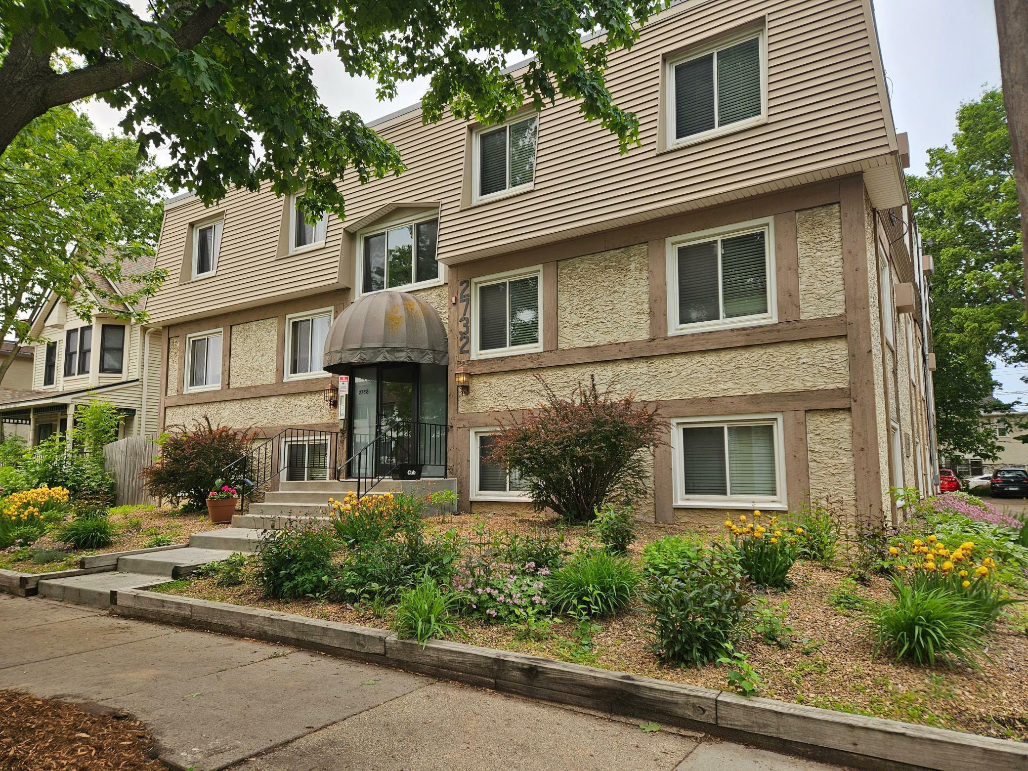 Property Photo: 2732 Grand Avenue S 4 MN 55408