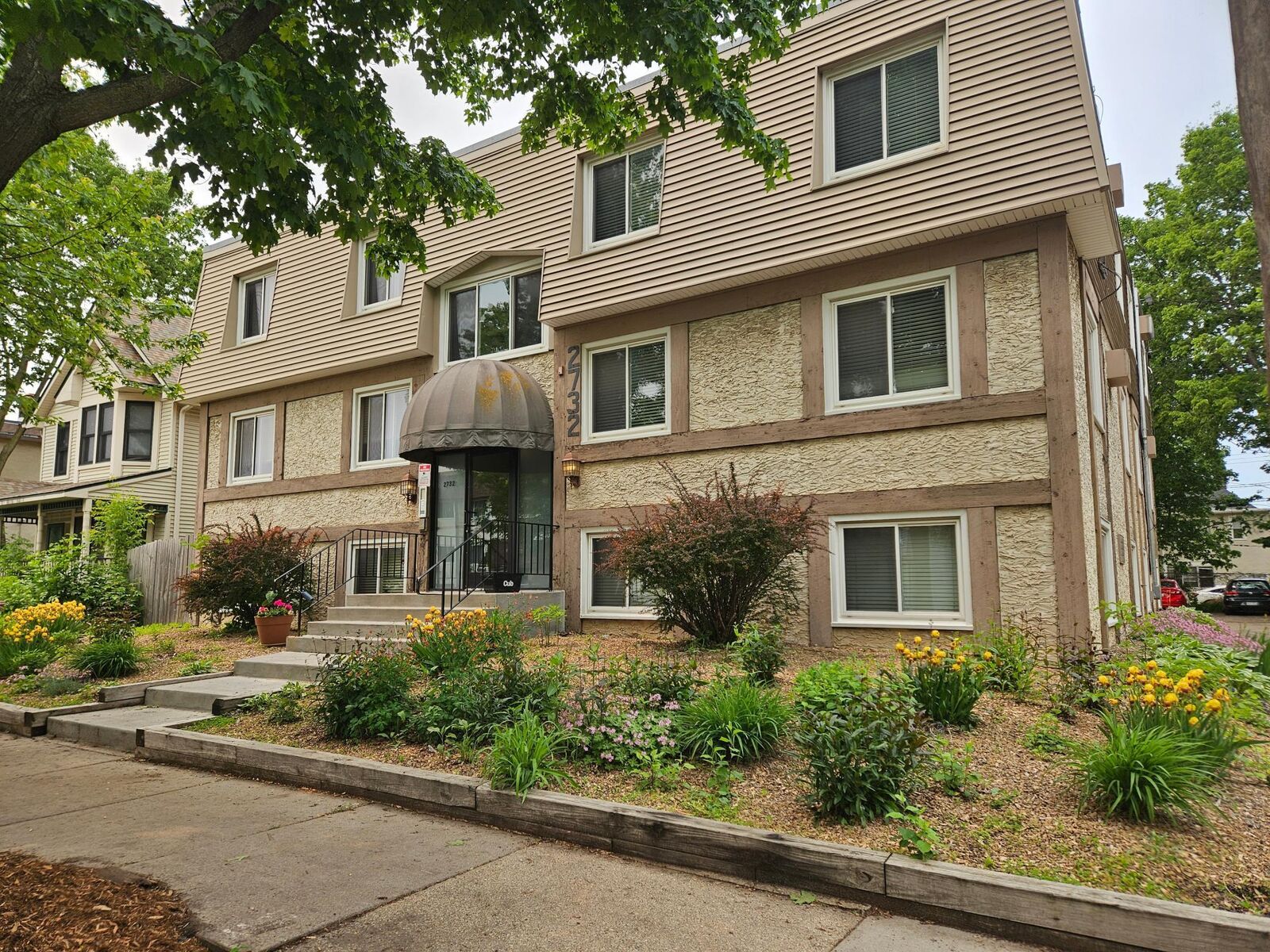 Property Photo:  2732 Grand Avenue S 4  MN 55408 