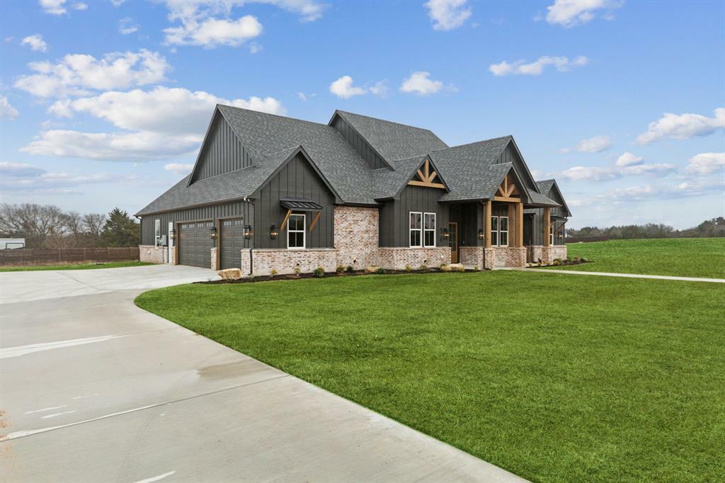 Property Photo: 4730 Magnolia Trail TX 76065