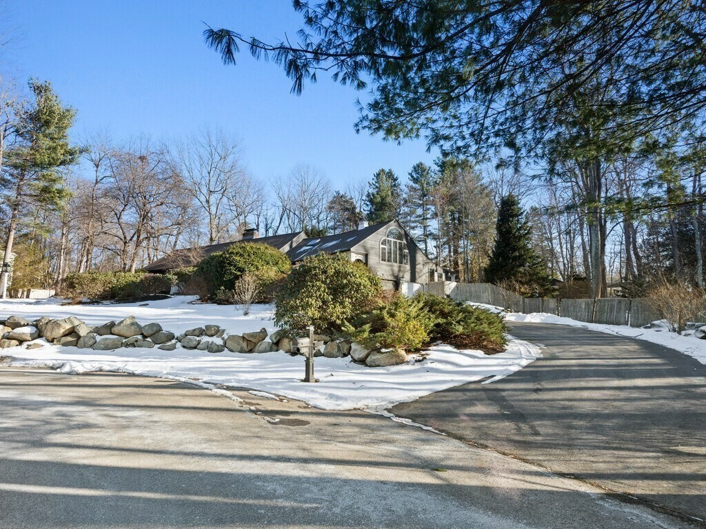 Property Photo:  186 Pilgrim Drive  MA 01520 