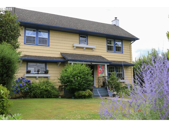Property Photo:  648 W Main St  OR 97111