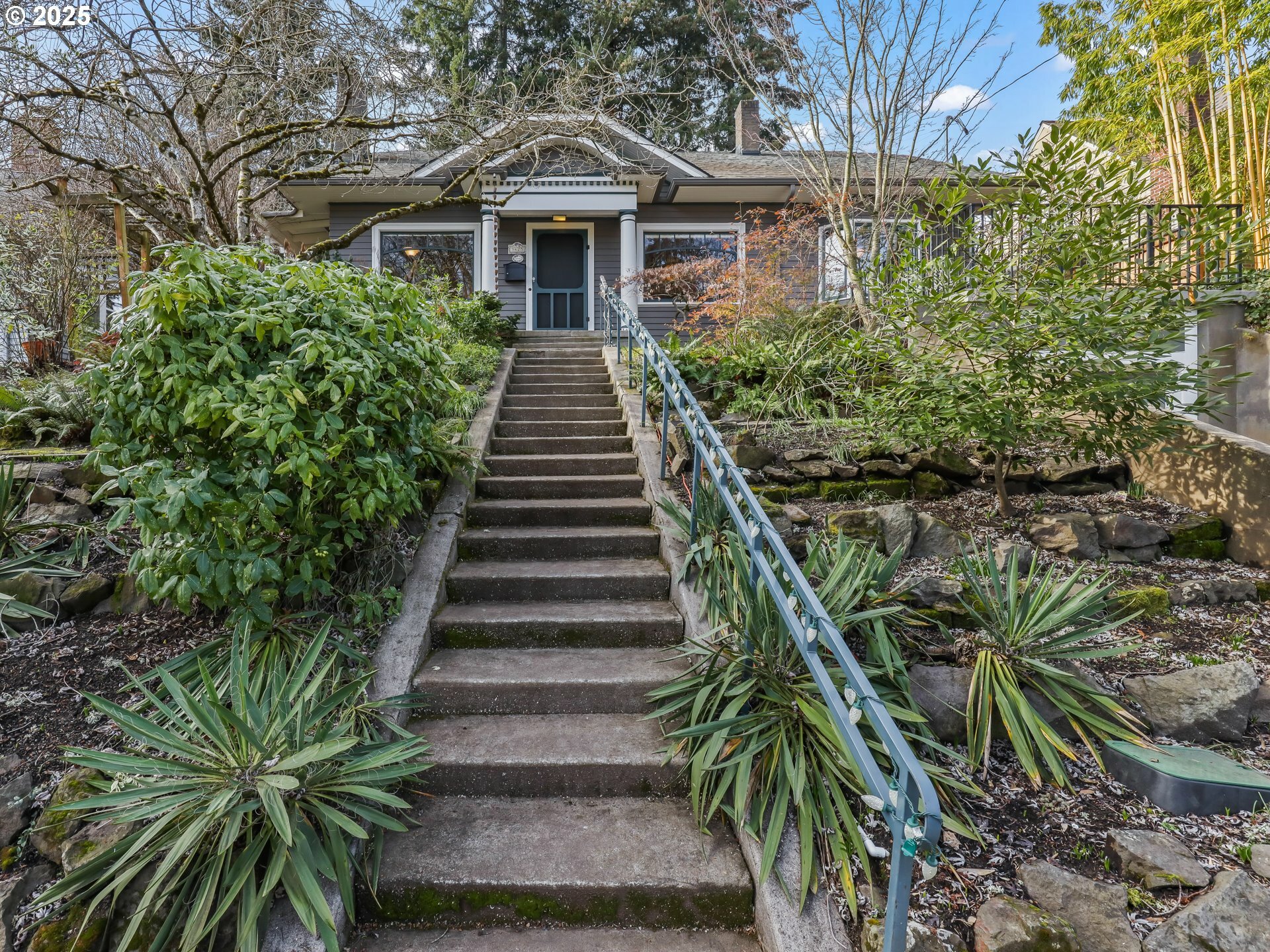 Property Photo: 3425 NE 25th Ave OR 97212