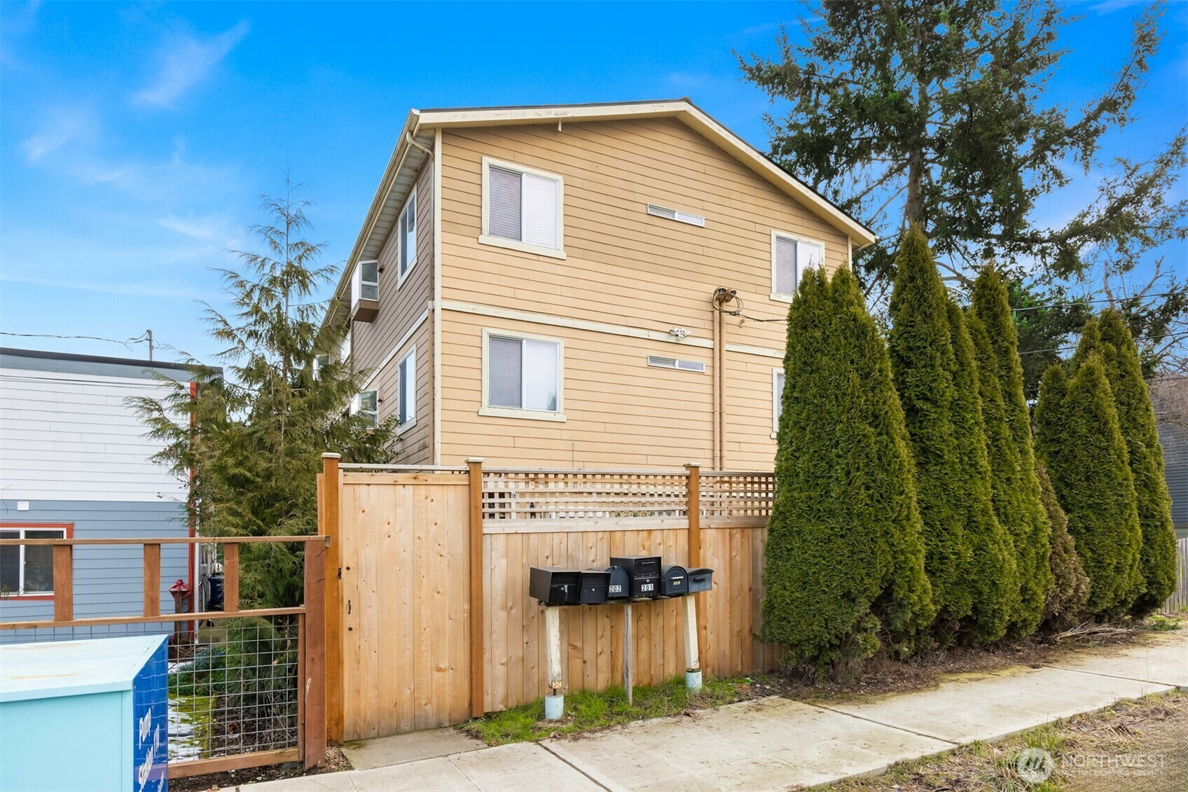 10556  Midvale Avenue N 202  Seattle WA 98133 photo