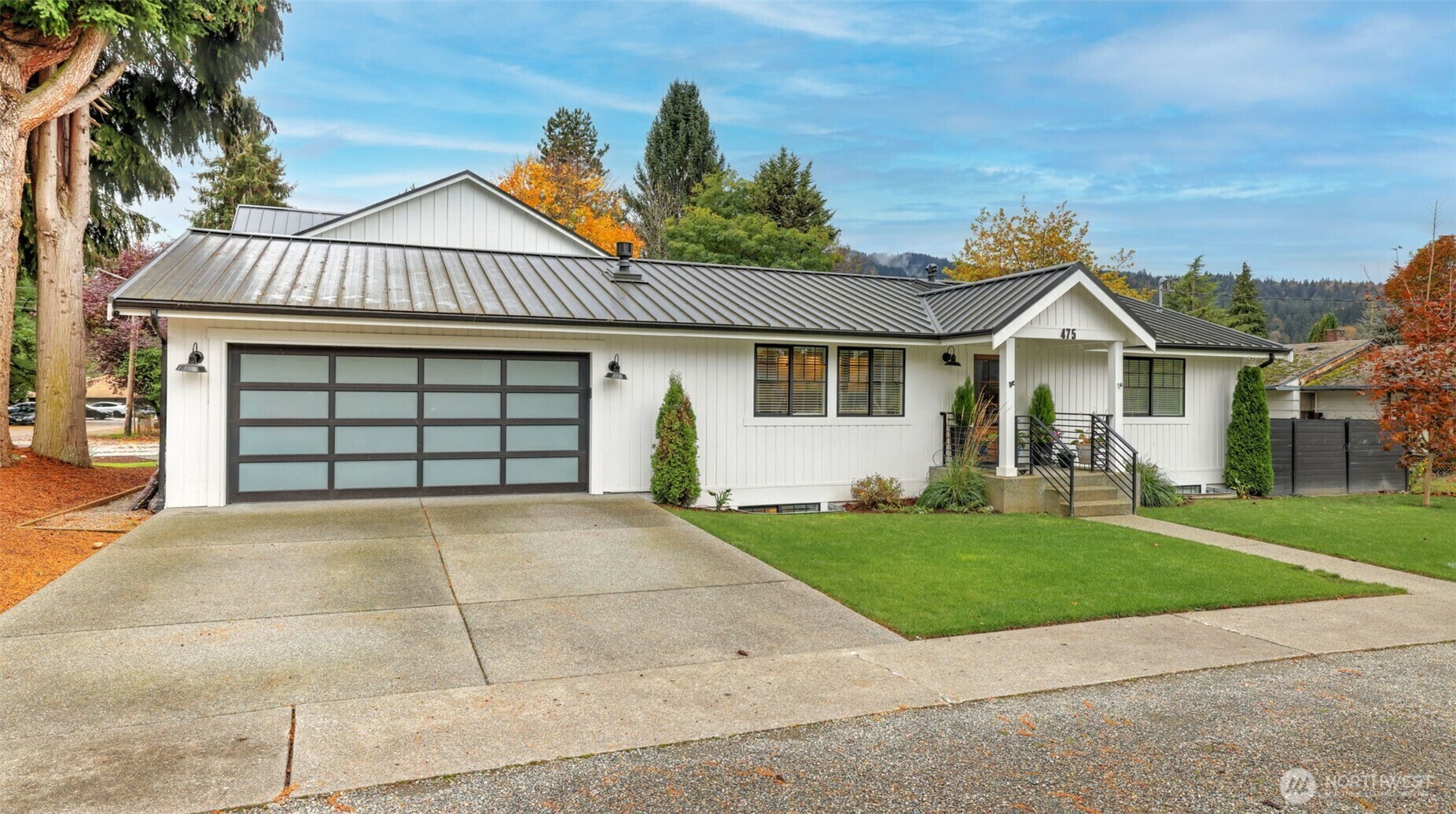 Property Photo:  475 NE Alder Street  WA 98027 