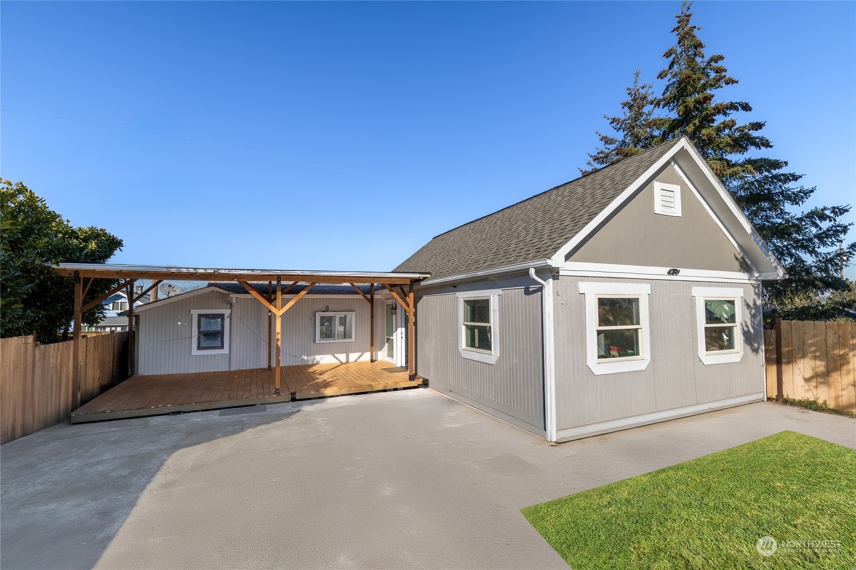 Property Photo:  419 E 35th Street  WA 98404 