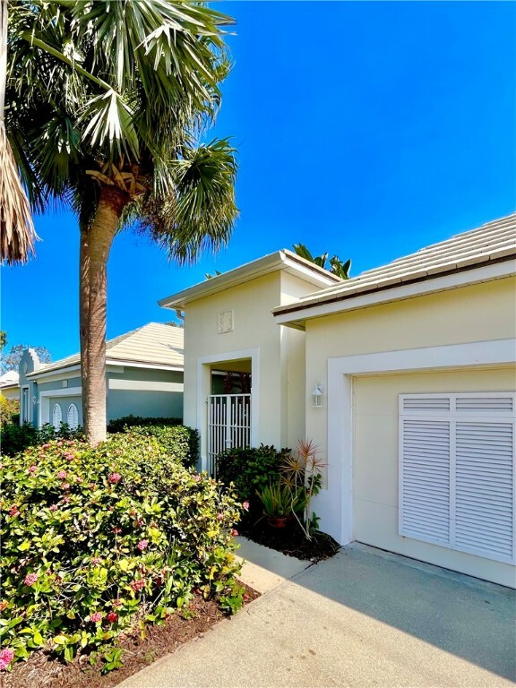 Property Photo:  1135 Saint Georges Lane  FL 32967 