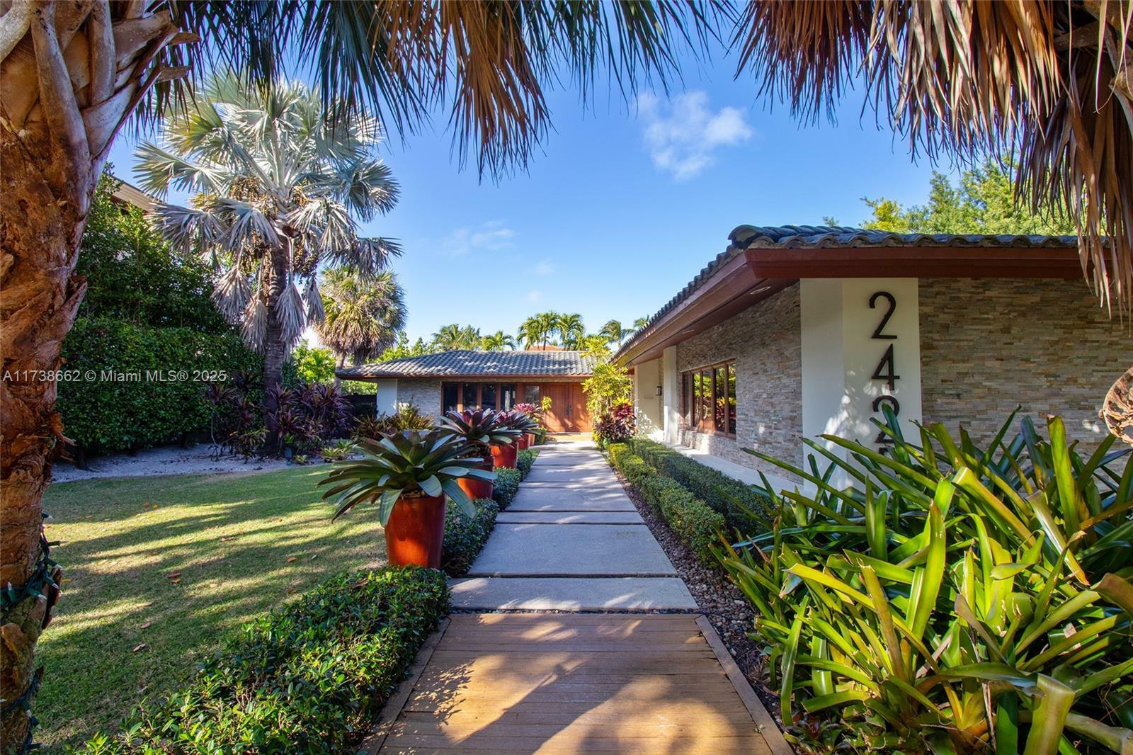 Property Photo: 2425 Barcelona Dr FL 33301