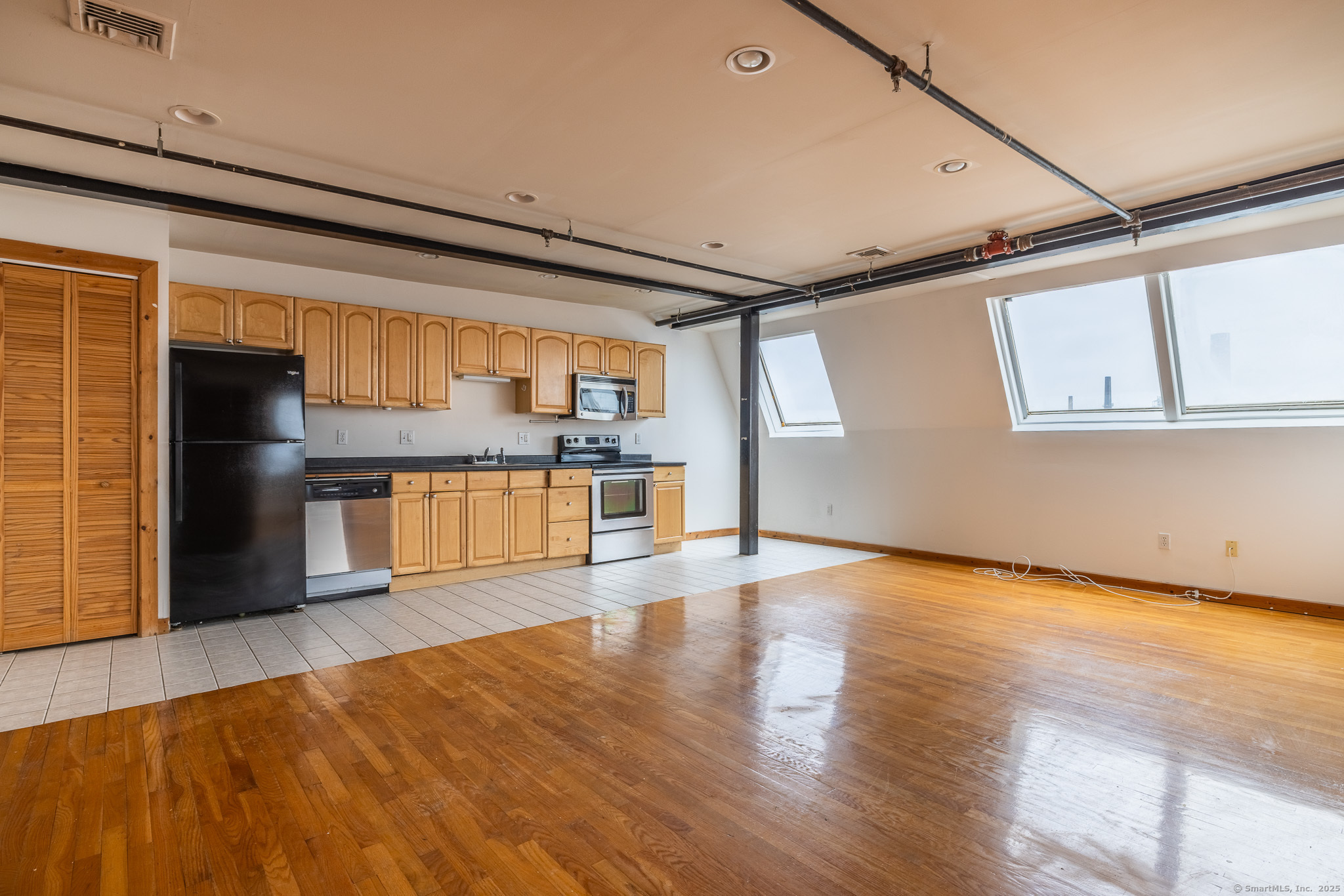 Property Photo:  325 Myrtle Avenue Apt 1401  CT 06604 